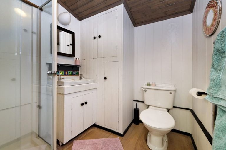 Photo of property in 107 Lone Kauri Road, Karekare, Auckland, 0772