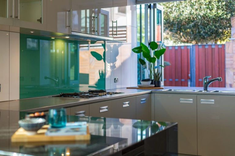 Photo of property in 26 The Crescent, Roseneath, Wellington, 6011