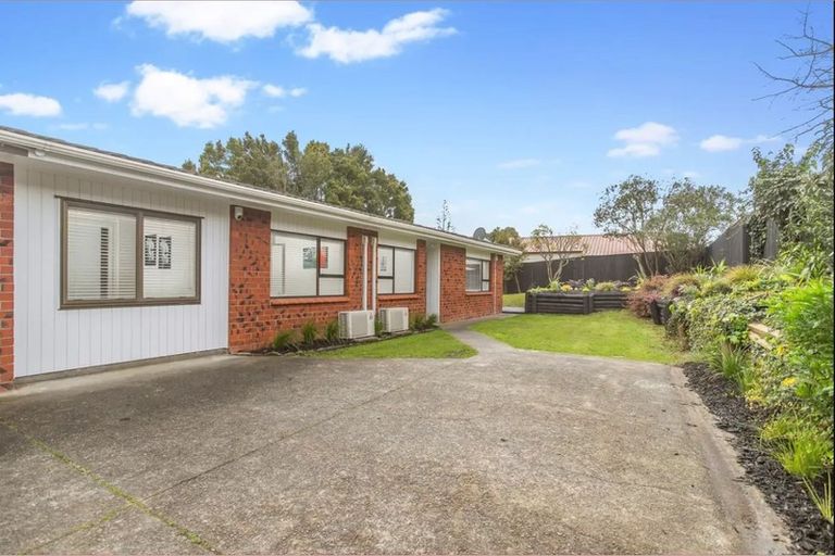 Photo of property in 2/303a Great North Road, Henderson, Auckland, 0612