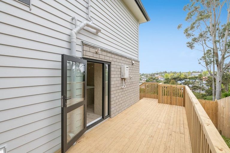 Photo of property in 34a Lorikeet Place, Unsworth Heights, Auckland, 0632