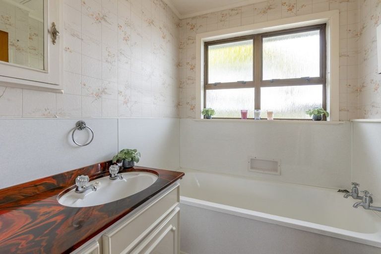 Photo of property in 24 Karaka Crescent, Levin, 5510