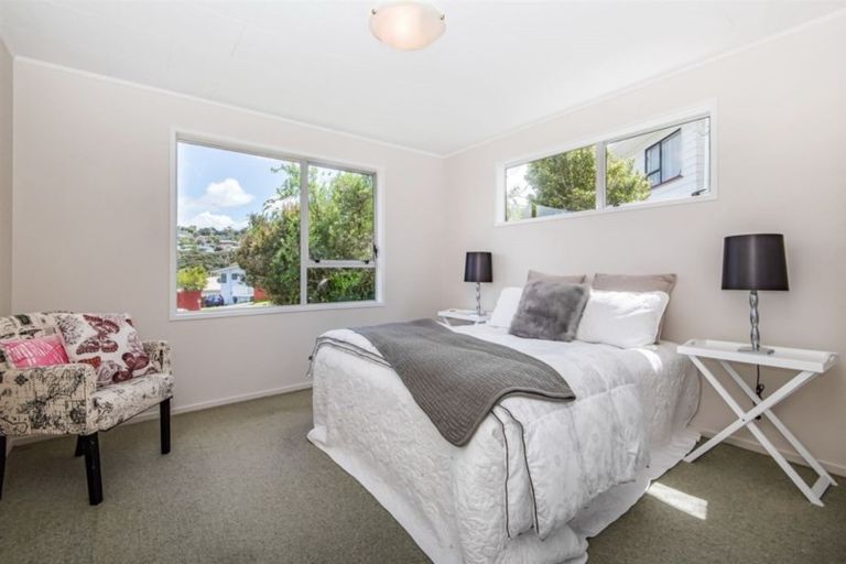 Photo of property in 4 Charnley Grove, Glenfield, Auckland, 0629