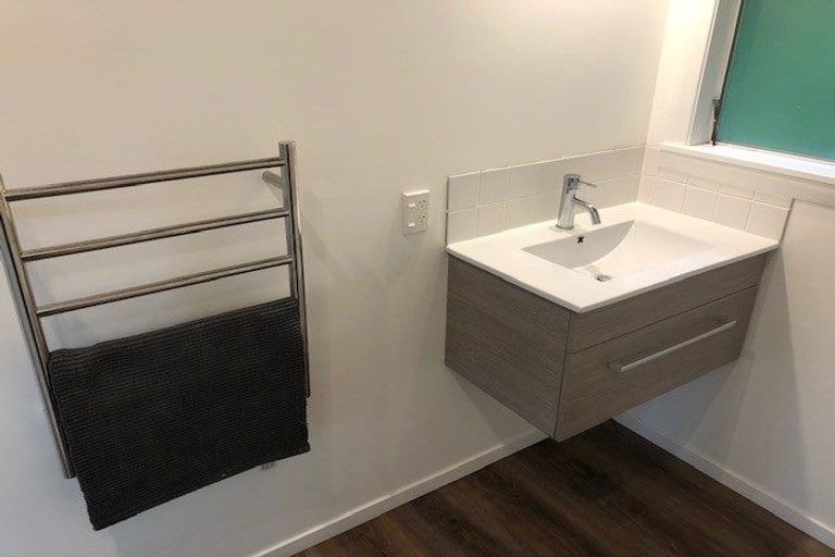 Photo of property in 2/37 Singers Road, Korokoro, Lower Hutt, 5012