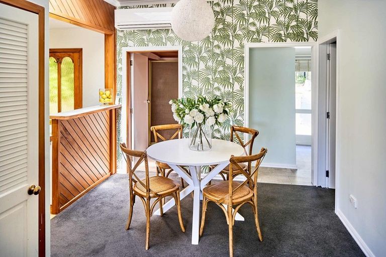 Photo of property in 12 Grays Road, Plimmerton, Porirua, 5026