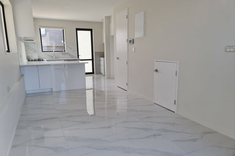 Photo of property in 2/532 Glenfield Road, Glenfield, Auckland, 0629