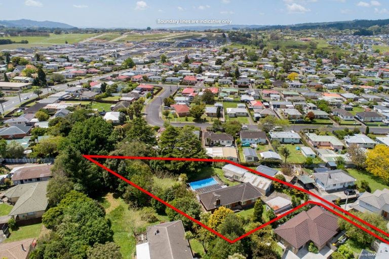 Photo of property in 16 Sutton Crescent, Papakura, 2110