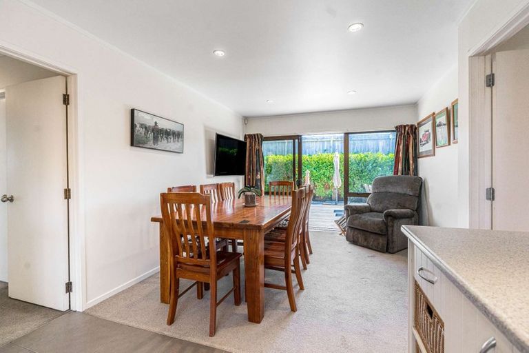 Photo of property in 563 Great South Road, Rosehill, Papakura, 2113
