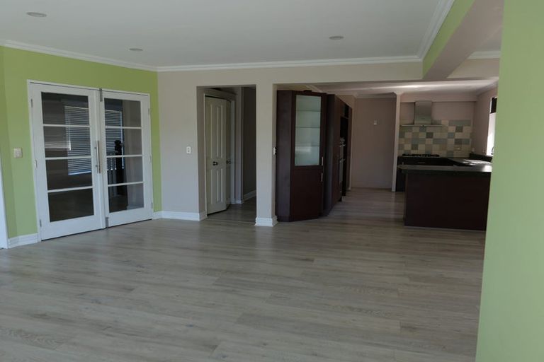 Photo of property in 10 Karu Crescent, Waikanae, 5036