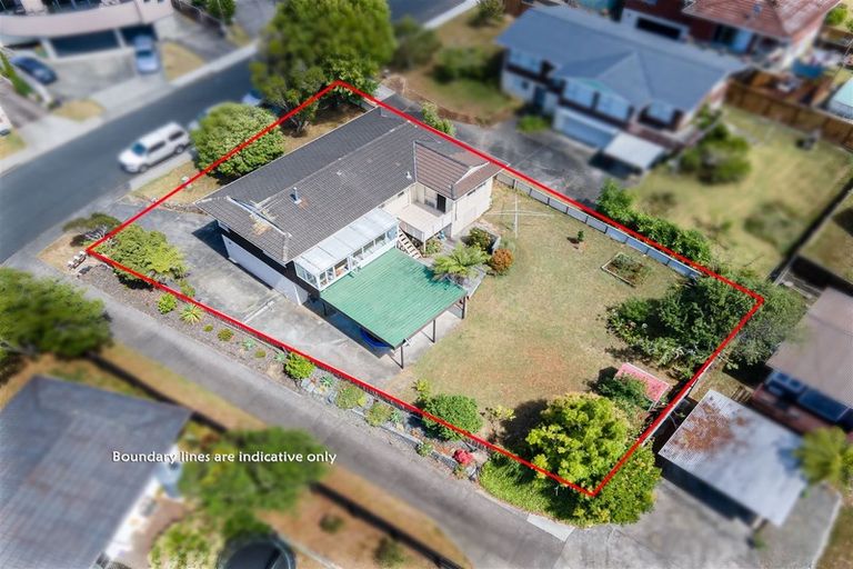 Photo of property in 35 Spence Road, Henderson, Auckland, 0612