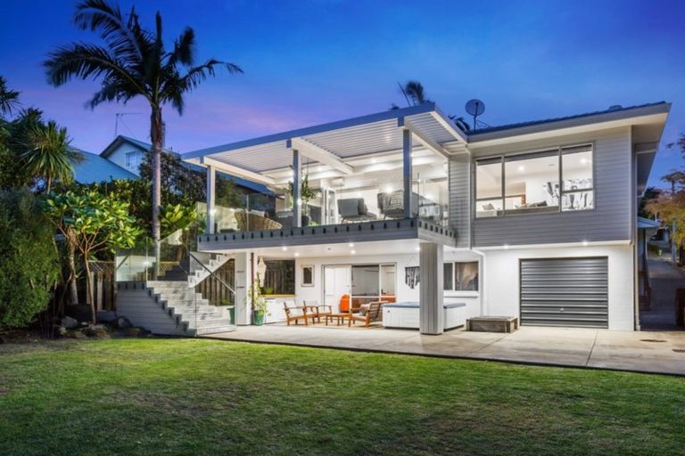 Photo of property in 9 Sandown Road, Rothesay Bay, Auckland, 0630