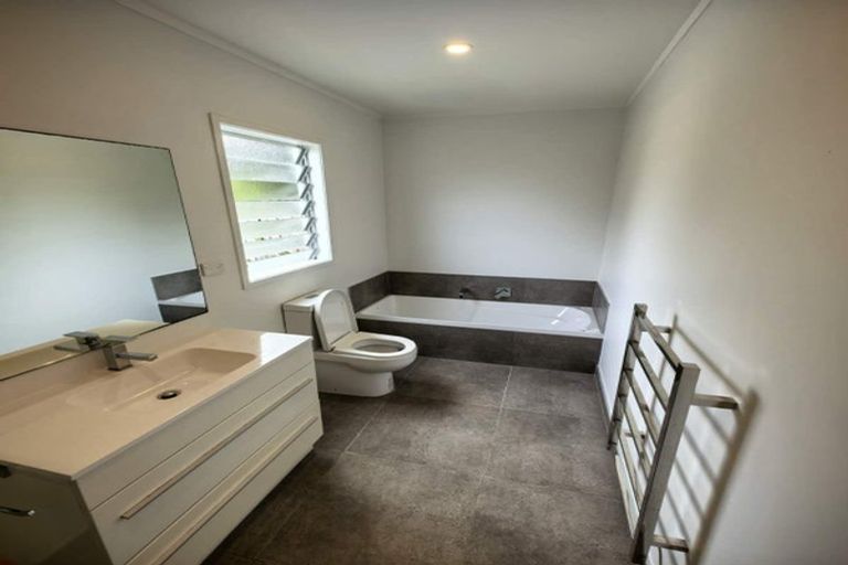 Photo of property in 43c Verbena Road, Birkdale, Auckland, 0626