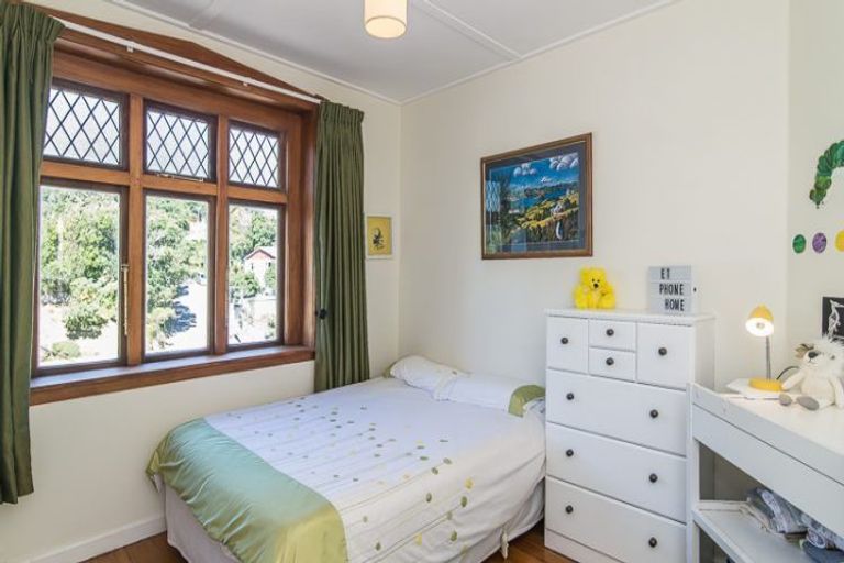 Photo of property in 6 Tiketike Way, Brooklyn, Wellington, 6021