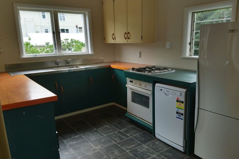 Photo of property in 11 Oku Street, Island Bay, Wellington, 6023