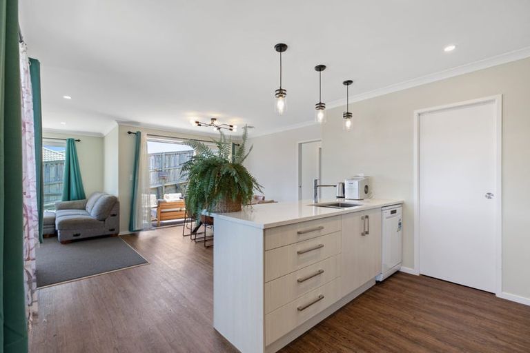 Photo of property in 84 Bert Wall Drive, Omokoroa, 3114