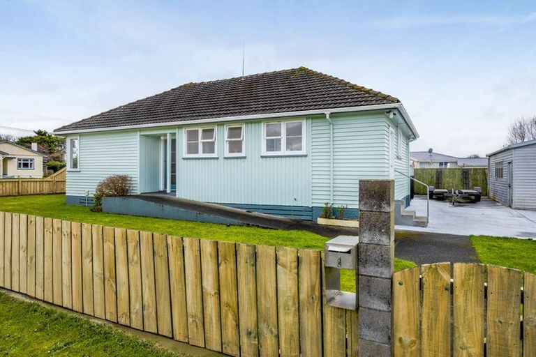 Photo of property in 1 Malone Place, Hawera, 4610
