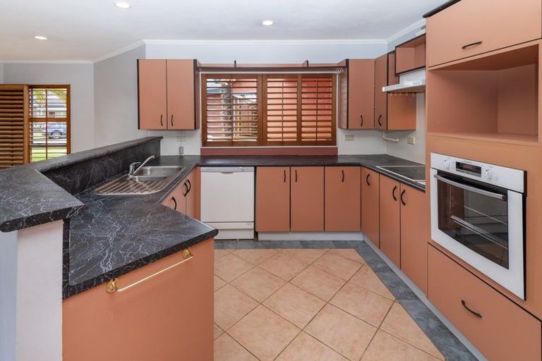 Photo of property in 12 Fremantle Place, Pakuranga Heights, Auckland, 2010