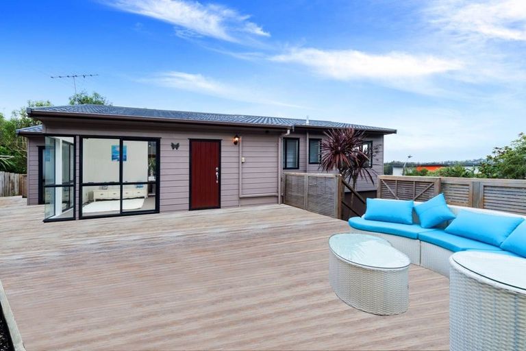 Photo of property in 2/1 Heathglen Place, Bayview, Auckland, 0629