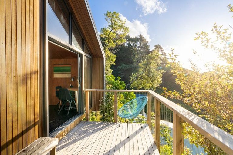 Photo of property in 21 Kaitawa Road, York Bay, Lower Hutt, 5013