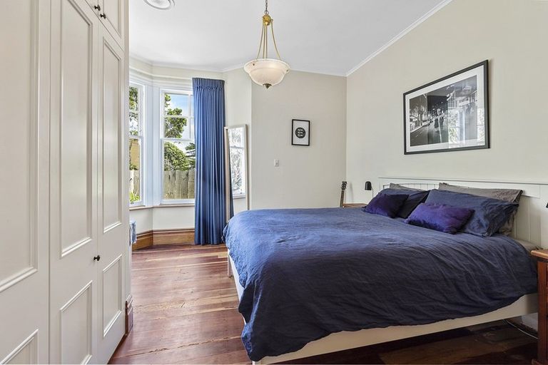 Photo of property in 129 Northland Road, Northland, Wellington, 6012