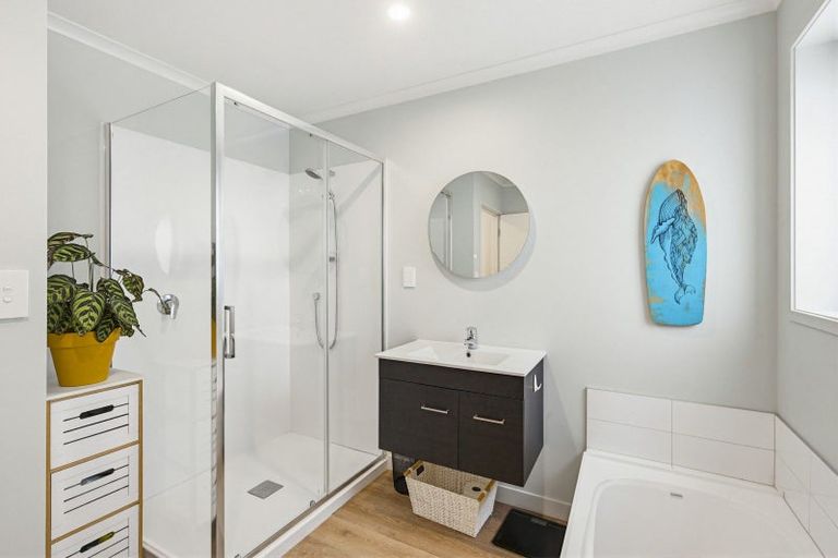 Photo of property in 33 Kawiu Road, Levin, 5510