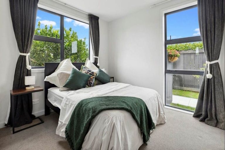 Photo of property in 1 Regiment Road, Papakura, 2110