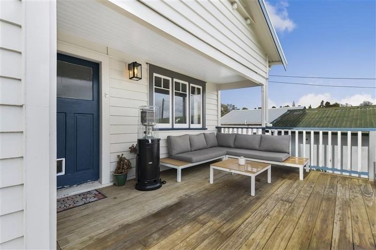 Photo of property in 2 Bowers Road, Glen Eden, Auckland, 0602