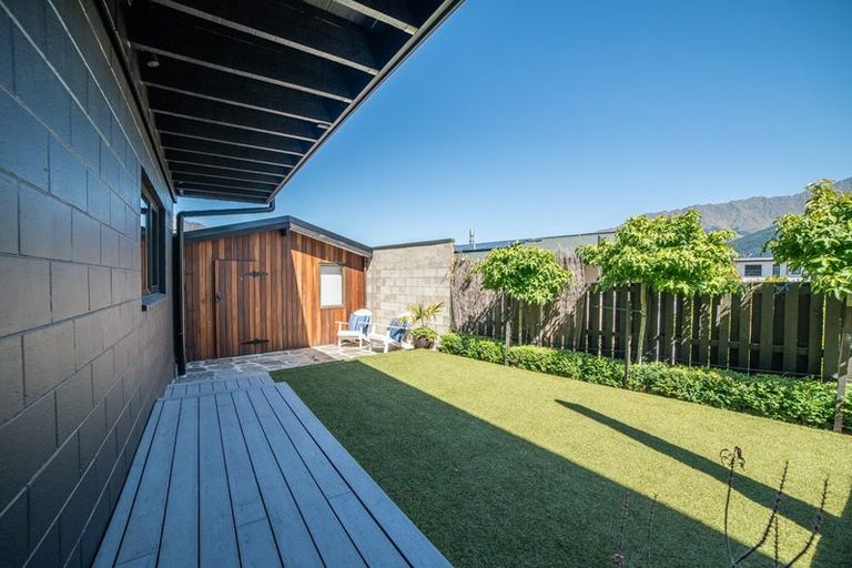 Photo of property in 18 Poplar Drive, Kelvin Heights, Queenstown, 9300