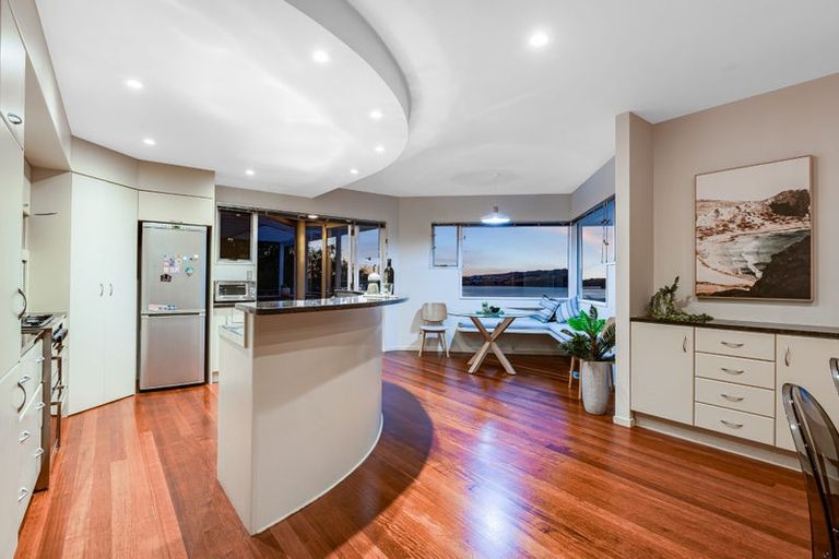 Photo of property in 28 Molyneux Close, Whitby, Porirua, 5024