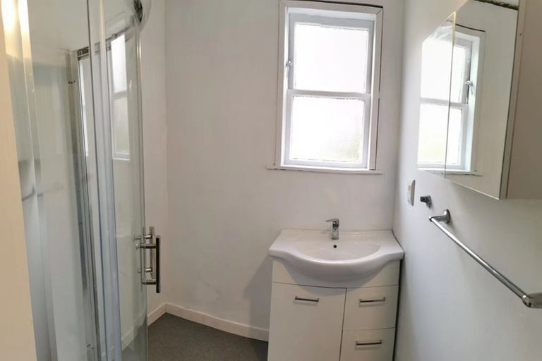 Photo of property in 187 Whites Line East, Waiwhetu, Lower Hutt, 5010