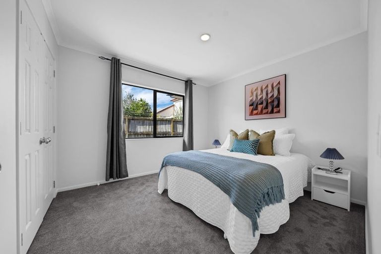 Photo of property in 26 Thornbury Crescent, East Tamaki Heights, Auckland, 2016