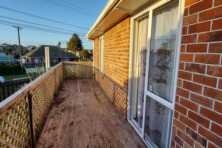 Photo of property in 1/434 Old Te Atatu Road, Te Atatu Peninsula, Auckland, 0610