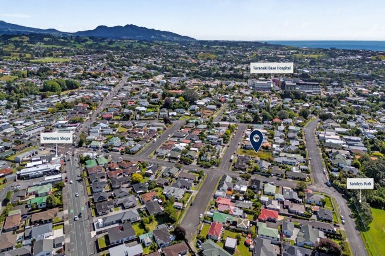 Photo of property in 6 Massey Street, Westown, New Plymouth, 4310