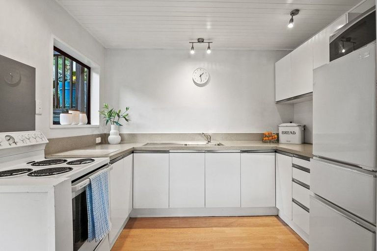 Photo of property in 5b Wye Place, Fernhill, Queenstown, 9300