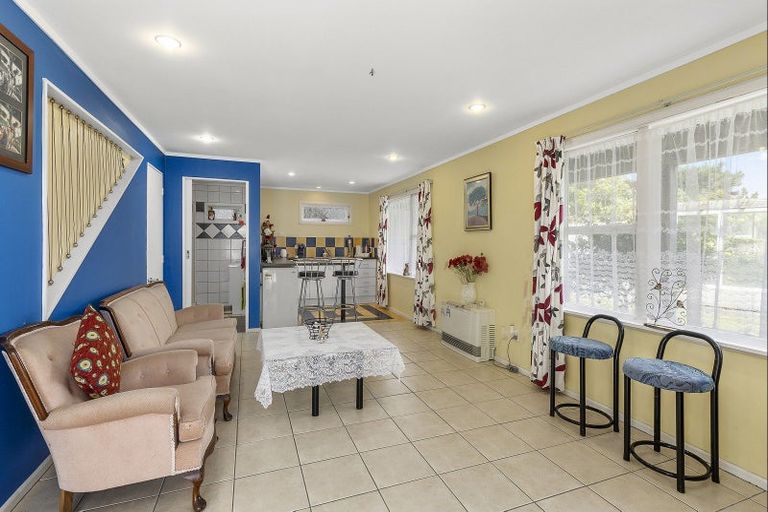 Photo of property in 5 Beverley Grove, Paparangi, Wellington, 6037