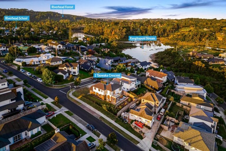 Photo of property in 2 Tauwaka Crescent, Riverhead, 0820