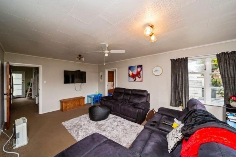 Photo of property in 170 South Road, Hawera, 4610
