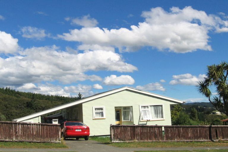 Photo of property in 24 Gentian Street, Timberlea, Upper Hutt, 5018