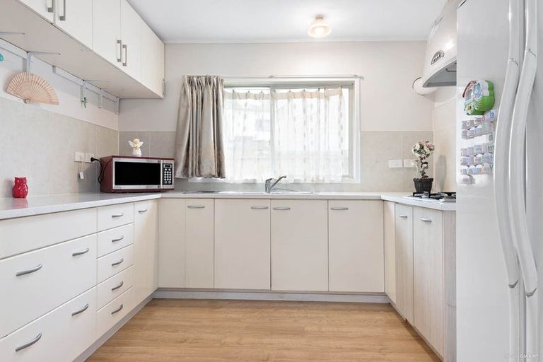 Photo of property in 66a Parrs Cross Road, Henderson, Auckland, 0612