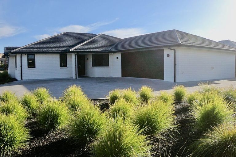 Photo of property in 3 Kihi Place, Ruakaka, 0116