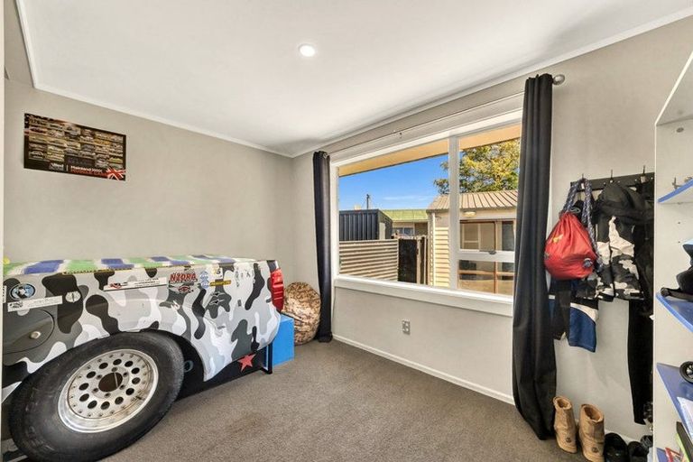 Photo of property in 28 Saint Heliers Crescent, Aranui, Christchurch, 8061