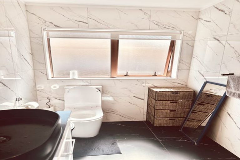 Photo of property in 4/30 Matthews Road, Clover Park, Auckland, 2019