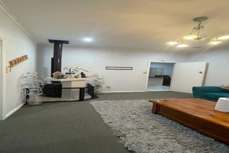 Photo of property in 10 Pah Road, Papatoetoe, Auckland, 2025