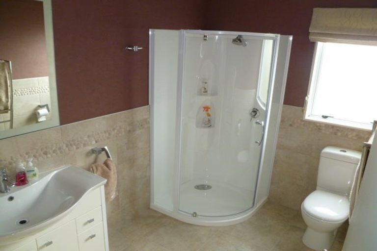 Photo of property in 18 Churchill Avenue, Hokowhitu, Palmerston North, 4410