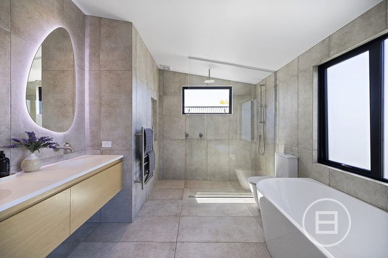 Photo of property in 6 Heuchan Lane, Wanaka, 9305