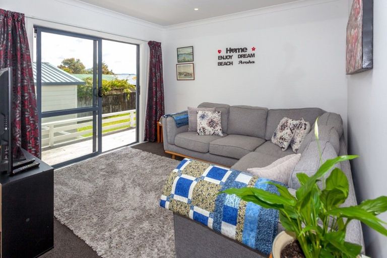 Photo of property in 114 Everitt Crescent, Whangamata, 3620