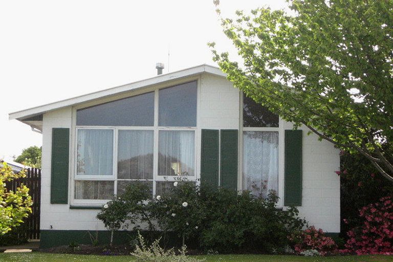 Photo of property in 5 Aztec Place, Redwood, Christchurch, 8051