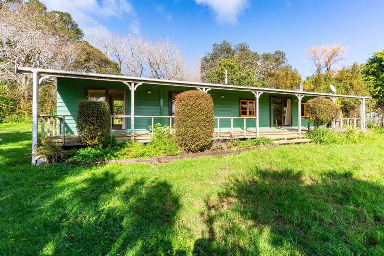 Photo of property in 950 Oneriri Road, Kaiwaka, 0573