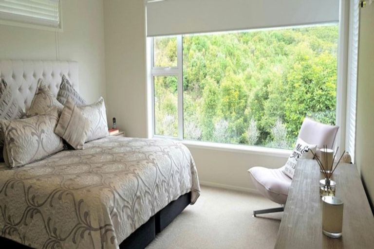 Photo of property in 1 Peregrine Place, Kinloch, Taupo, 3377
