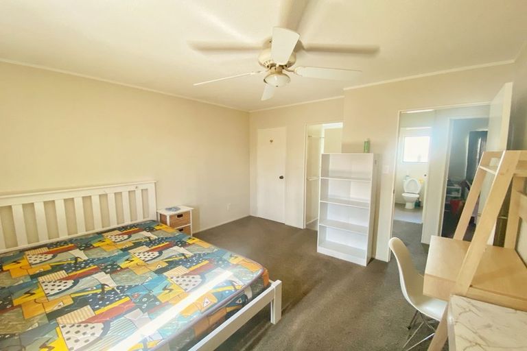 Photo of property in 2/717 East Coast Road, Browns Bay, Auckland, 0630