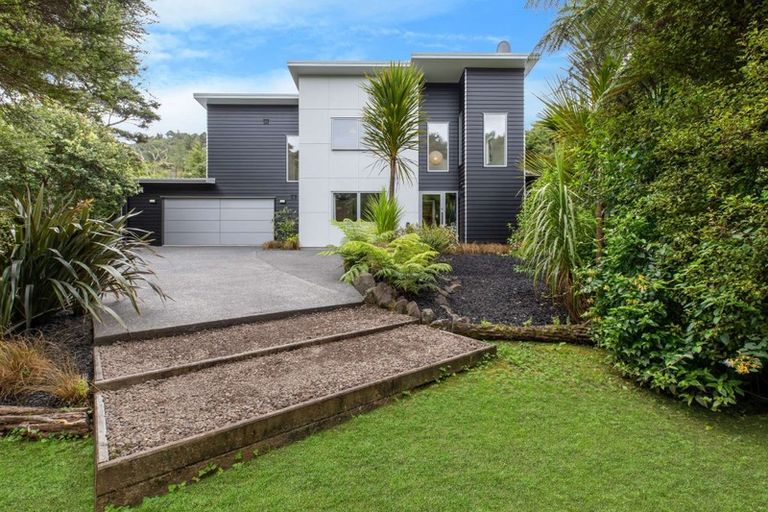 Photo of property in 1020b Scenic Drive North, Swanson, Auckland, 0816